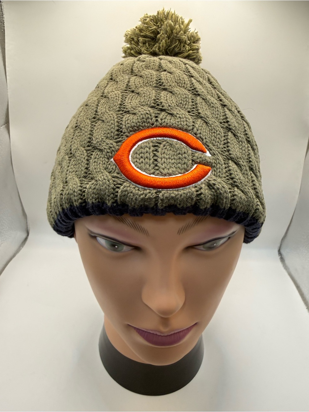 New Era Chicago Bears Salute to Service Knit Beanie Hat Pom Olive Green Cuffed